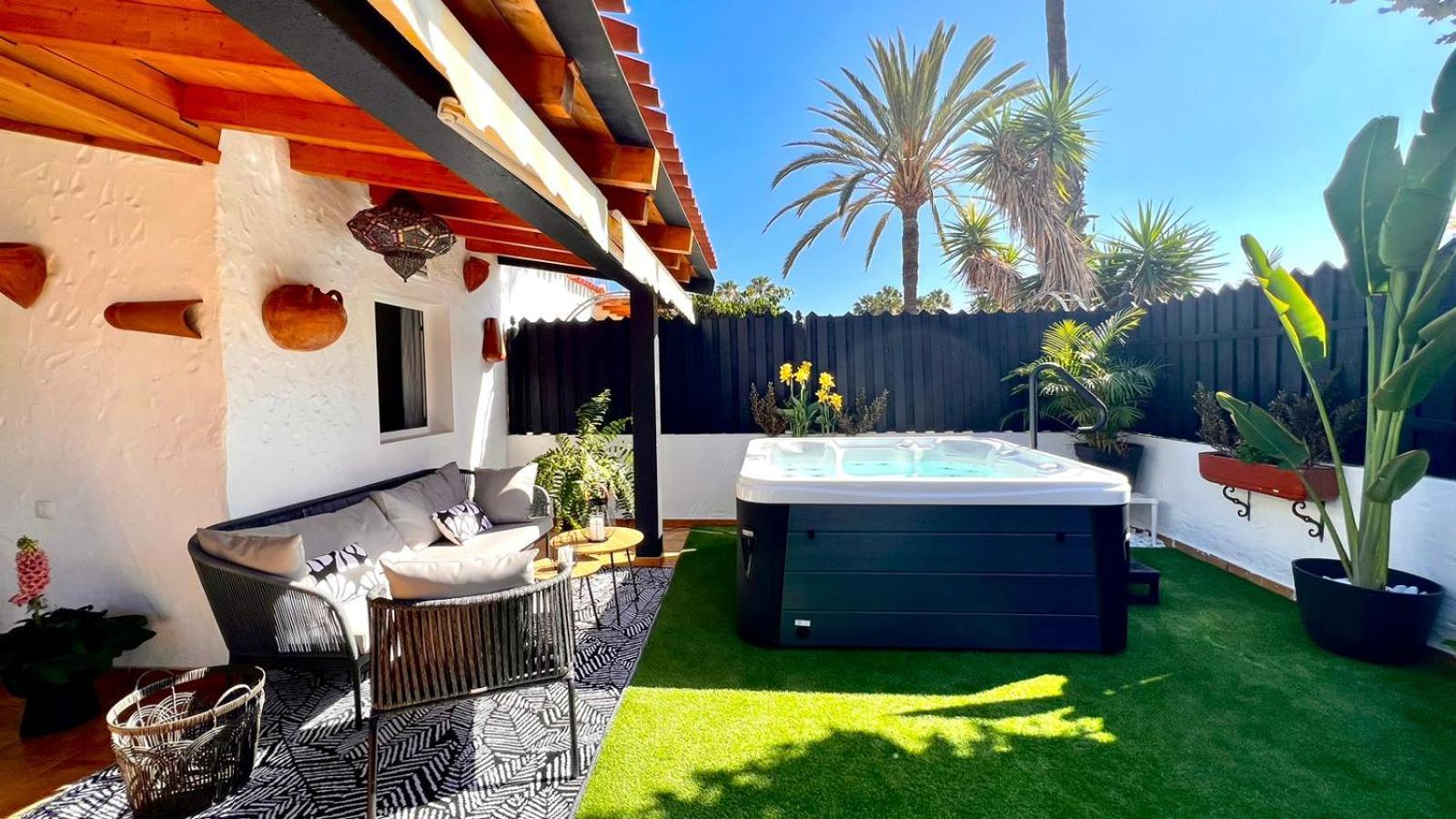 Oasis Beach Holiday Home With Jacuzzi Плая дел Инглес Екстериор снимка