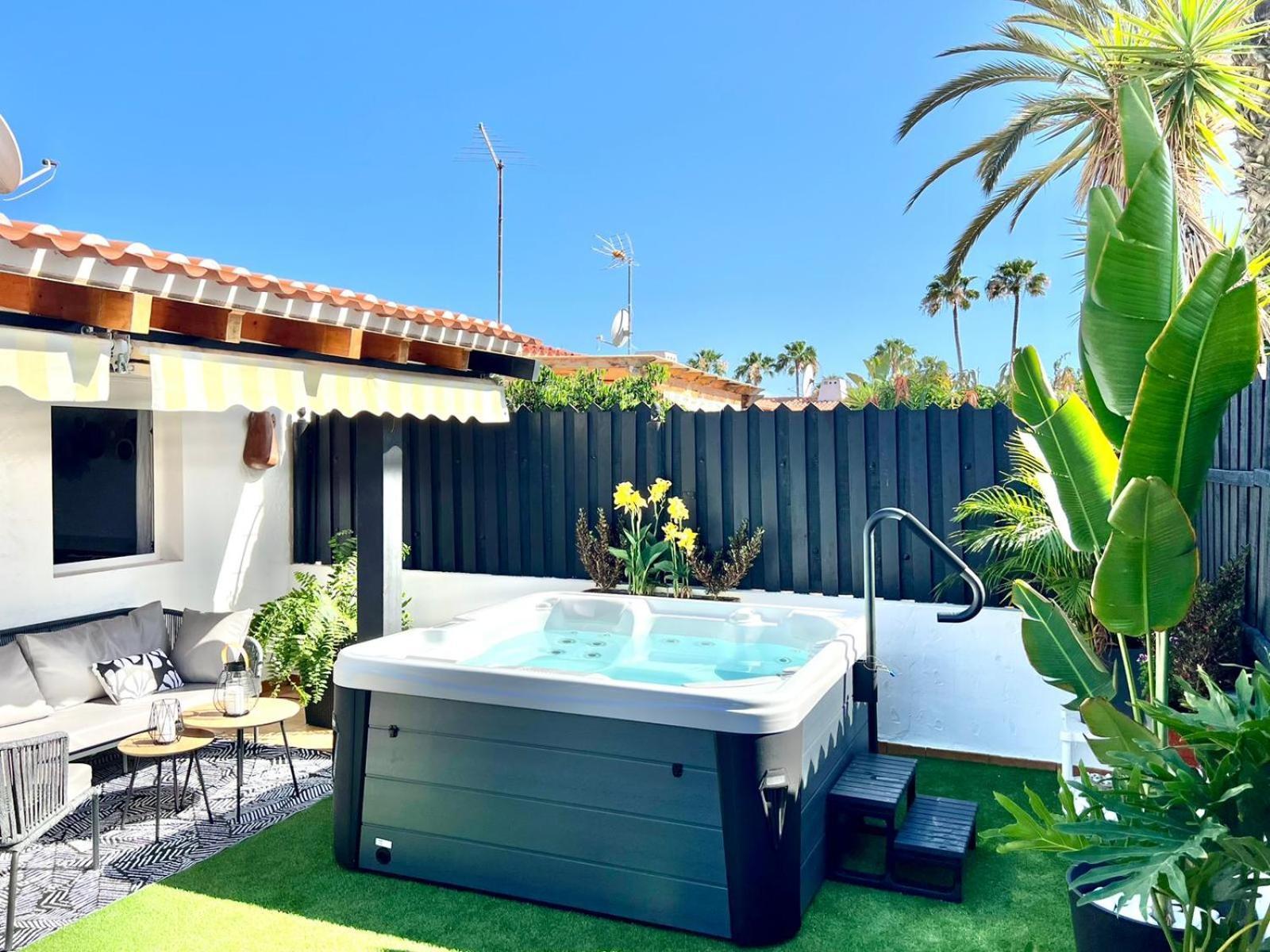 Oasis Beach Holiday Home With Jacuzzi Плая дел Инглес Екстериор снимка